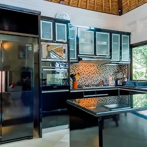 villa-tunjung-batubelig-4-bedrooms.ubudhotelsnow.com/